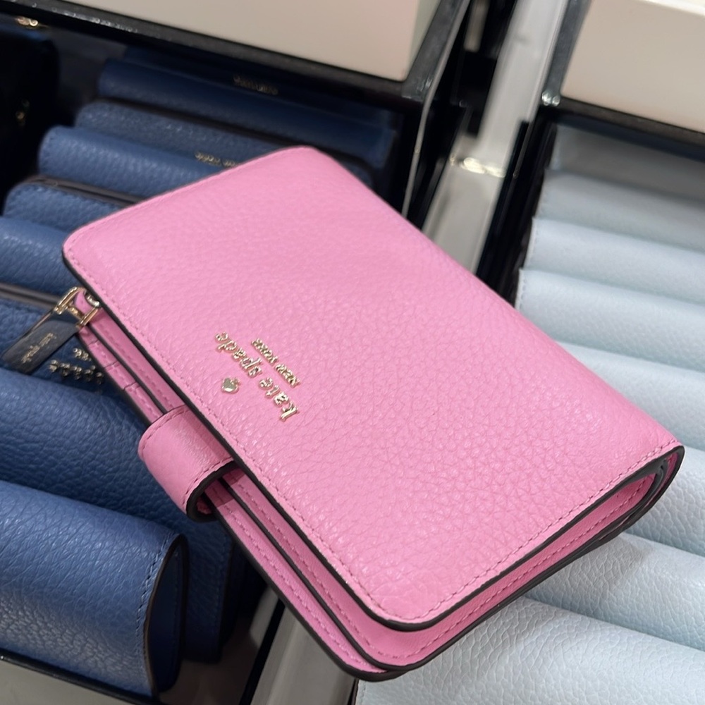 Kate Spade Lena Medium Bifold Wallet
Mandawilla
NWT - Picture 13 of 16